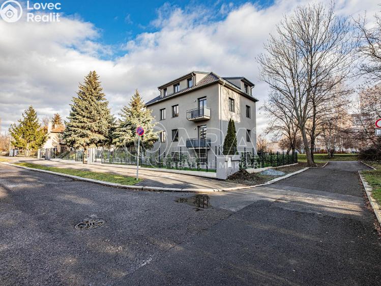 Pronájem bytu 1+KK Praha, Květnická č. 13