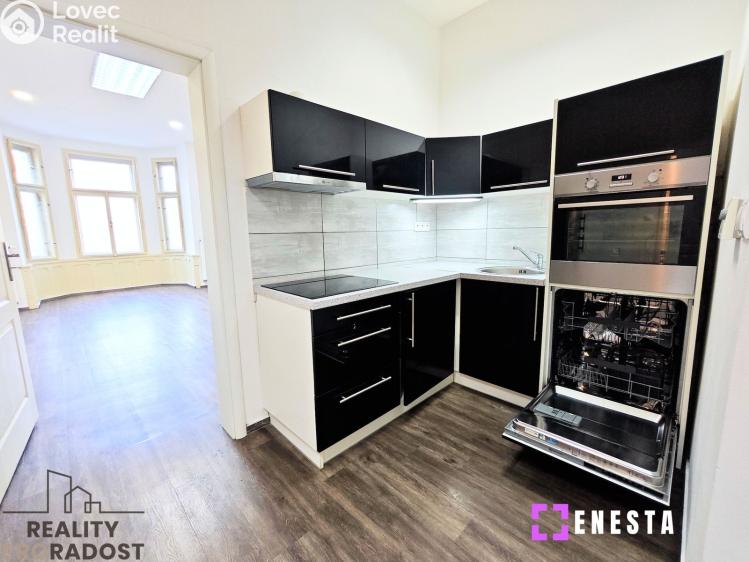 Rent apartment 3+1 Praha, náměstí Generála Kutlvašra 590/6 č. 1