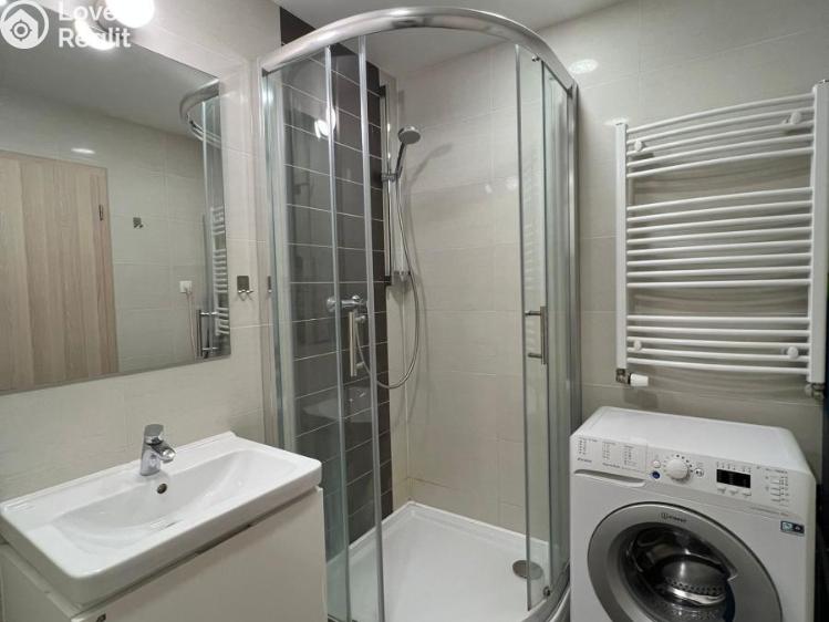 Pronájem bytu 1+KK Praha, Petrohradská 1570/5 č. 8