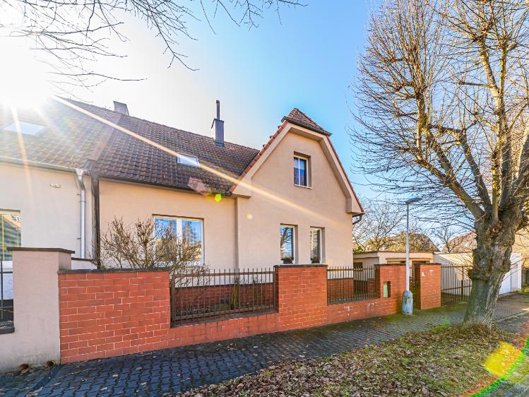 Продажа семейного дома Kladno, U zastávky 1862 č. 1