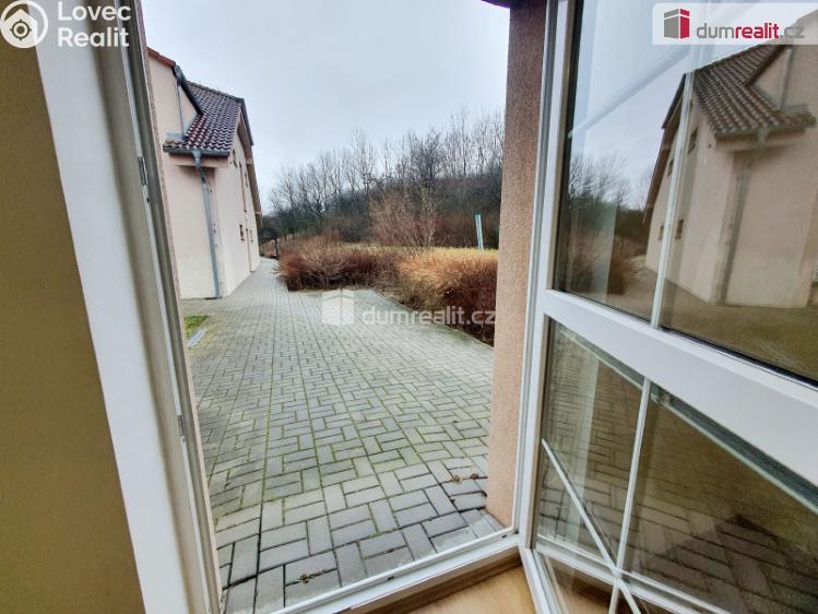 Pronájem bytu 1+KK Úholičky, Roztocká č. 12