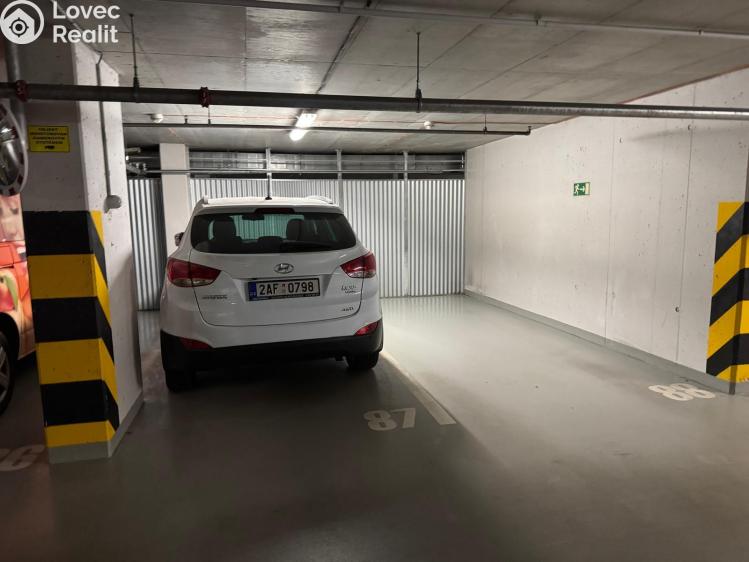 Prodej garážového stání Praha, Suchý vršek 2096/55 č. 2