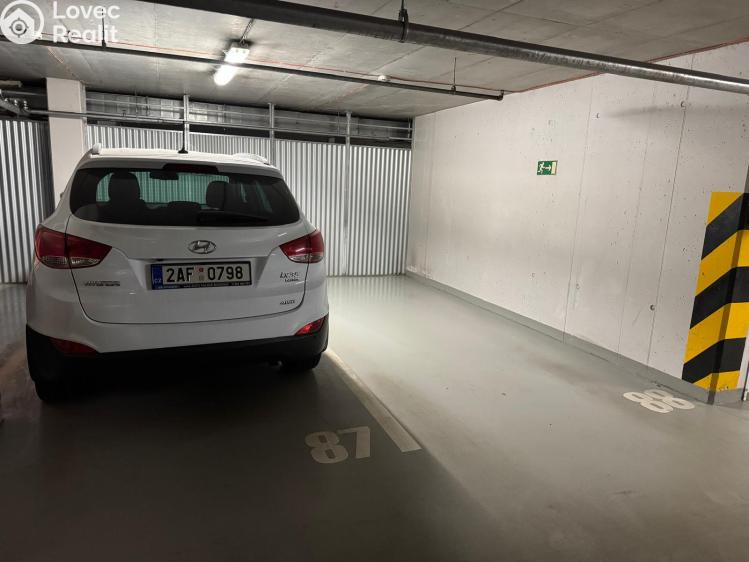 Prodej garážového stání Praha, Suchý vršek 2096/55 č. 4