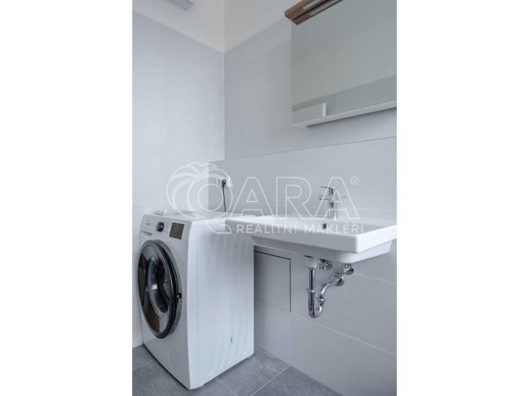 Rent apartment 2+KK Praha, Oldřichovská 1258/1 č. 8