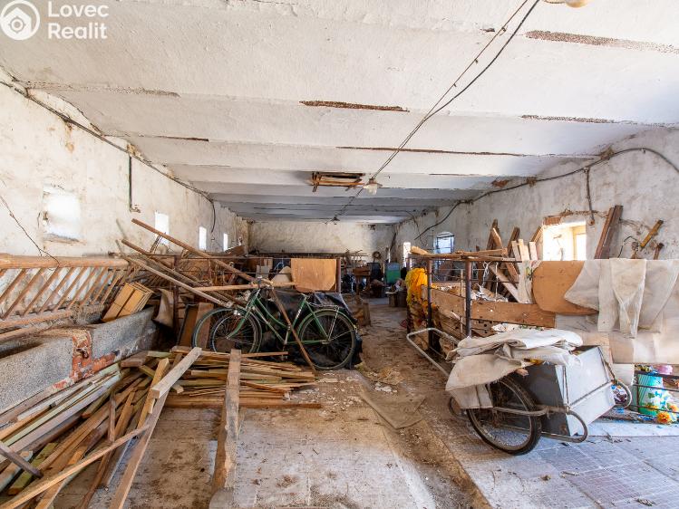 Prodej zemědělské usedlosti Lišov č. 24