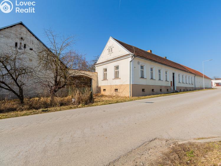 Prodej zemědělské usedlosti Lišov č. 26