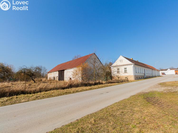 Prodej zemědělské usedlosti Lišov č. 27