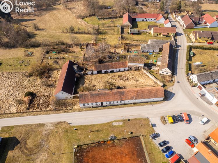 Prodej zemědělské usedlosti Lišov č. 30