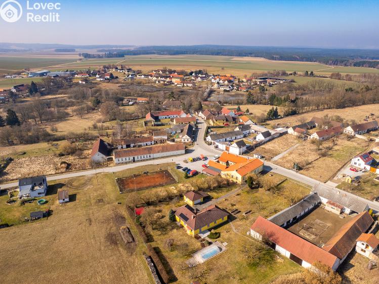Prodej zemědělské usedlosti Lišov č. 32
