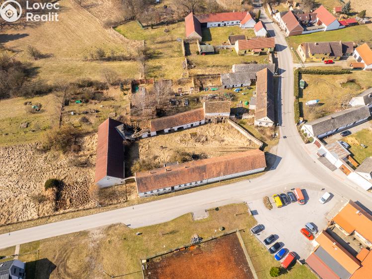 Prodej zemědělské usedlosti Lišov č. 33