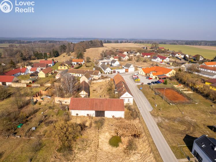 Prodej zemědělské usedlosti Lišov č. 35