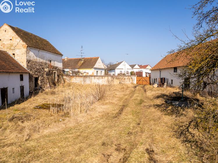 Prodej zemědělské usedlosti Lišov č. 36