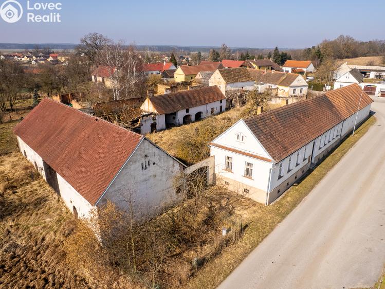 Prodej zemědělské usedlosti Lišov č. 37