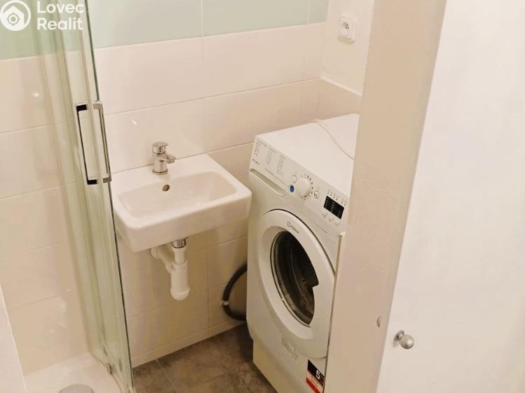 Pronájem bytu 1+KK Praha, Kodaňská č. 6