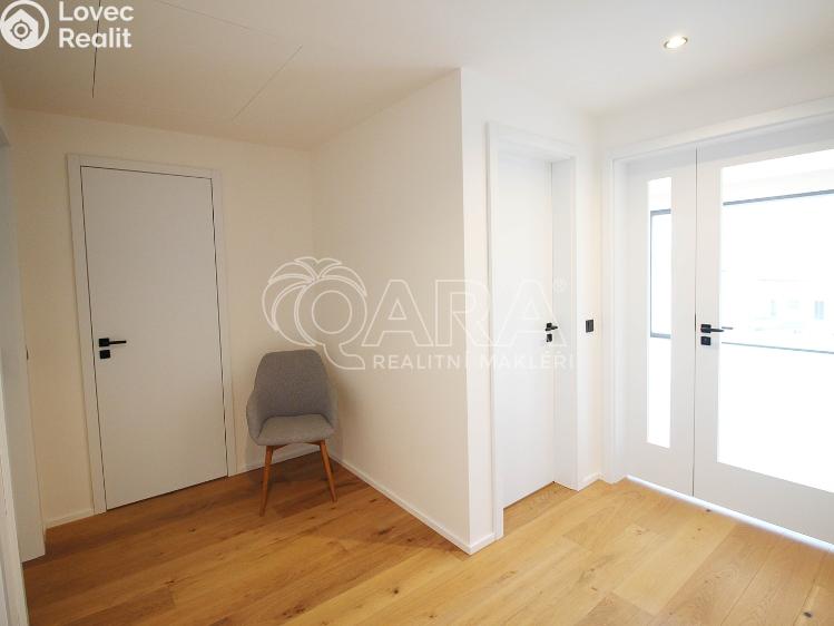 Pronájem bytu 3+KK Praha, Grafická 3365/7 č. 8
