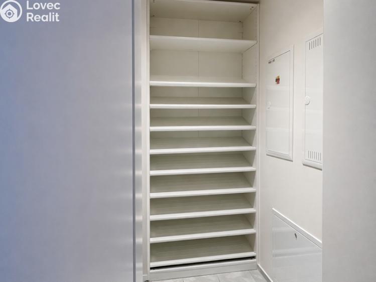 Pronájem bytu 2+KK Praha 5, U Komína 369/10 č. 9