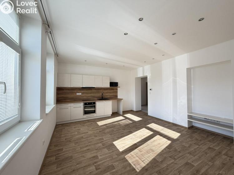 Pronájem bytu 2+KK Pardubice, Kotkova 794 č. 5