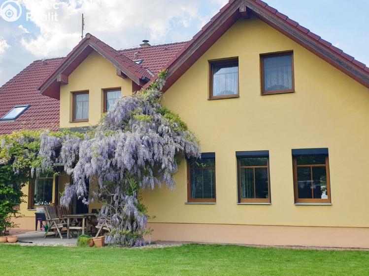 Prodej ubytovacího zařízení Jesenice, Vestecká 940 č. 3