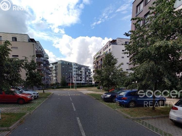 Pronájem garážového stání Praha, Zakšínská č. 4