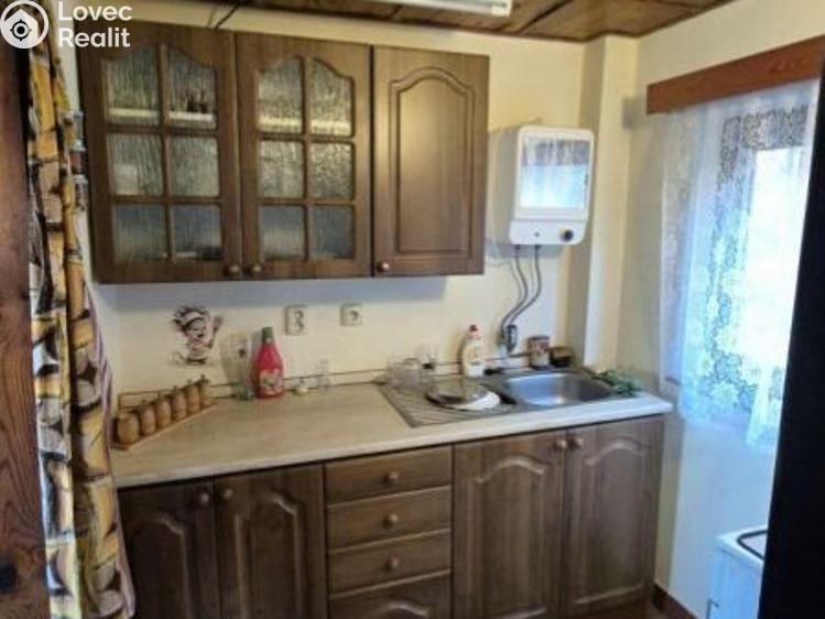 Sale hut Boršov, 1 č. 6