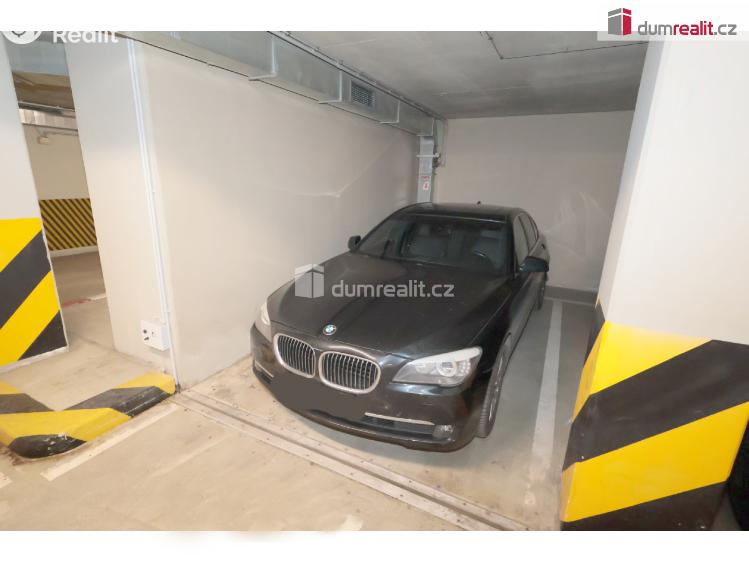 Pronájem garáže Praha 10, Korunní č. 3