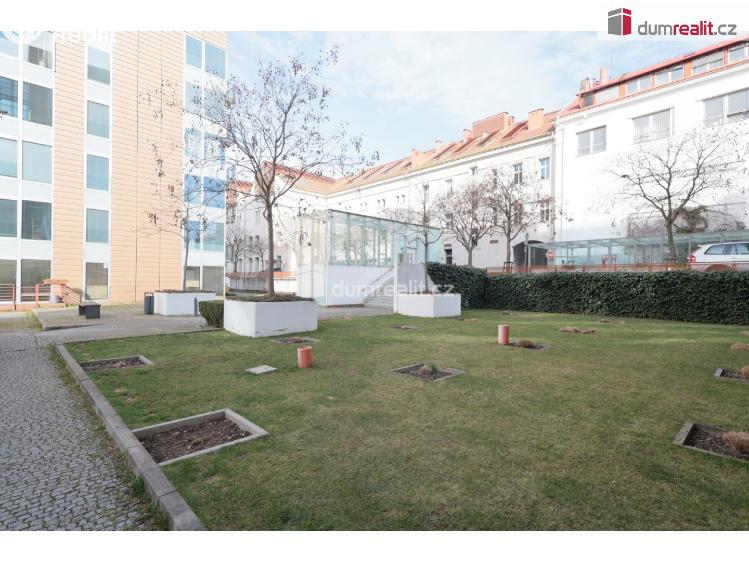 Pronájem garáže Praha 10, Korunní č. 8