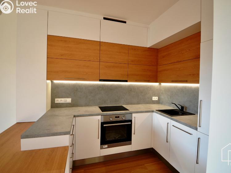 Rent apartment 2+KK Praha, Novodvorská 1070/6 č. 8