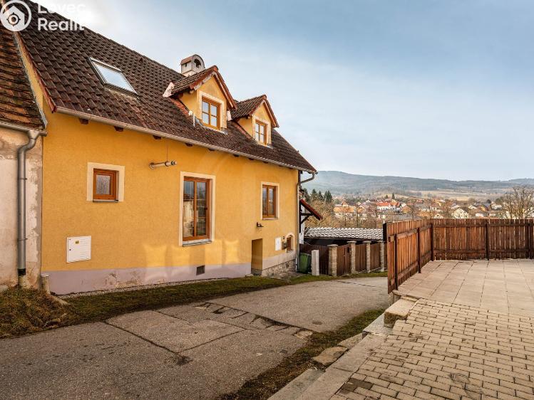 Prodej rodinného domu Křemže, Náměstí 102 č. 3