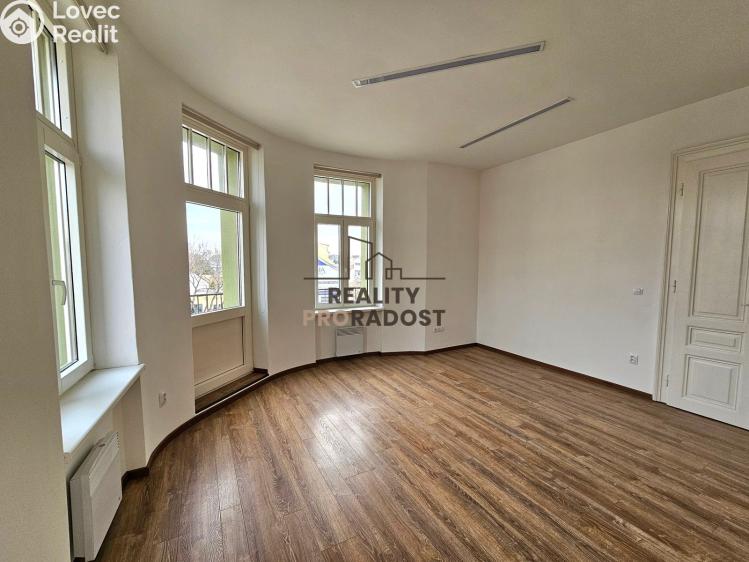 Rent office space Hodonín, Velkomoravská 378/1 č. 6