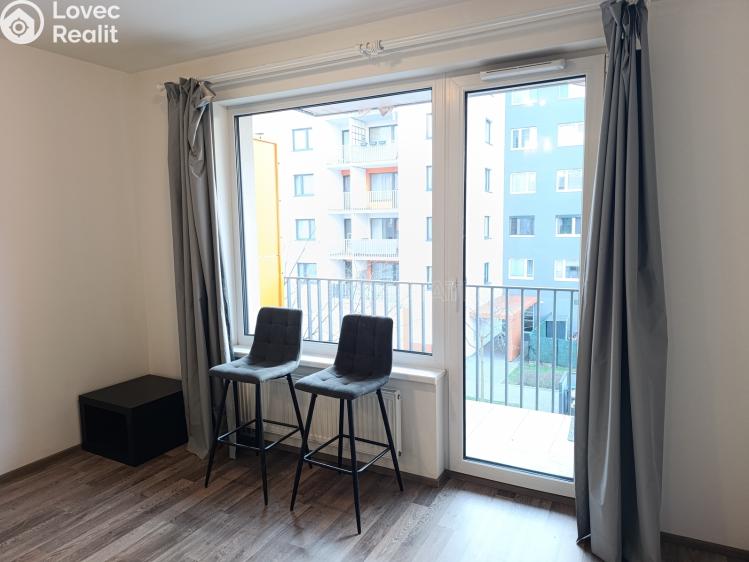 Pronájem bytu 1+KK Praha, Strnadových 1015/2 č. 7