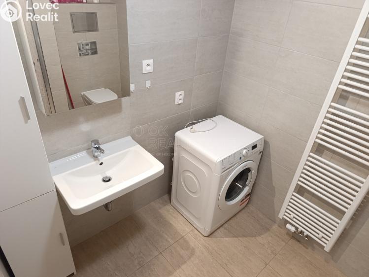 Pronájem bytu 1+KK Praha, Strnadových 1015/2 č. 8