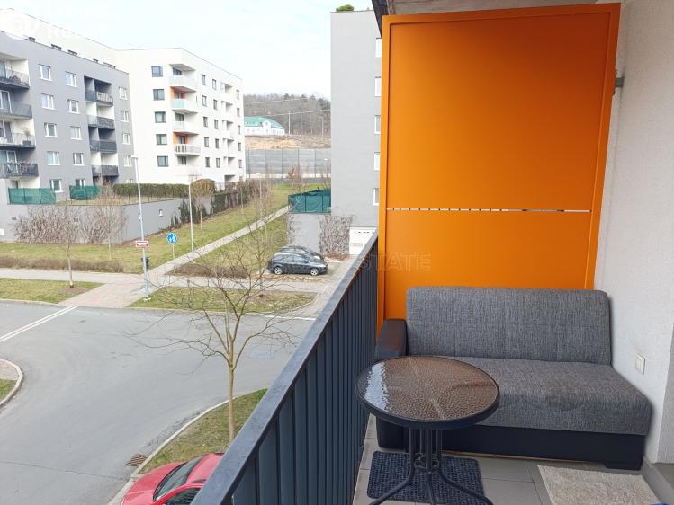 Pronájem bytu 1+KK Praha, Strnadových 1015/2 č. 10