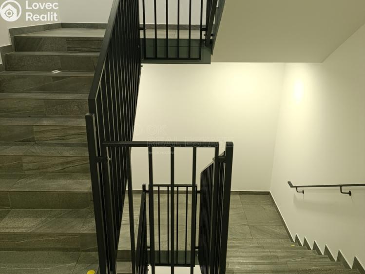 Pronájem bytu 1+KK Praha, Strnadových 1015/2 č. 16