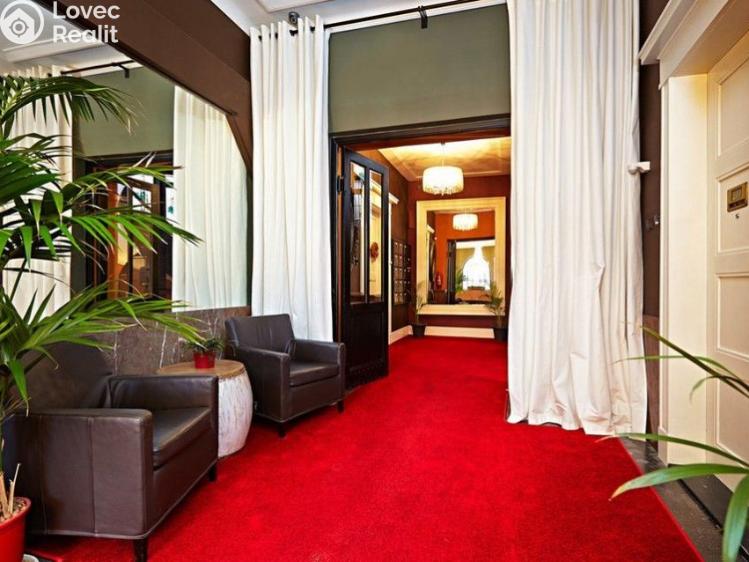 Pronájem bytu 3+1 Praha, Na hrobci č. 17