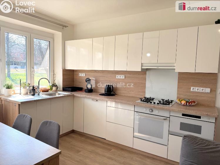 Pronájem bytu 3+KK Zlín, Věžové domy č. 4