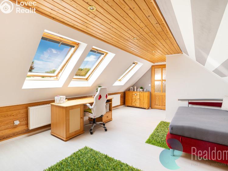 Продаж сімейного будинку Ponědrážka č. 16