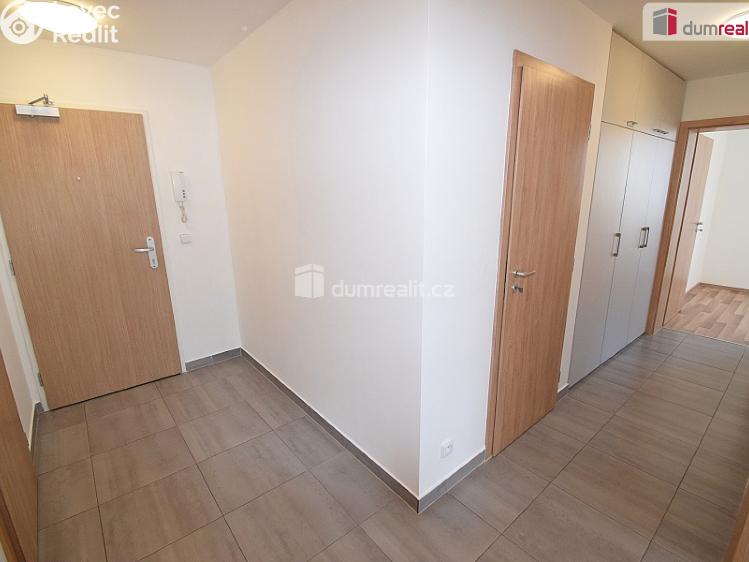 Pronájem bytu 4+KK Praha 22, Oty Bubeníčka č. 12