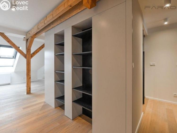 Pronájem bytu 3+KK Praha, náměstí Jiřího z Poděbrad č. 13