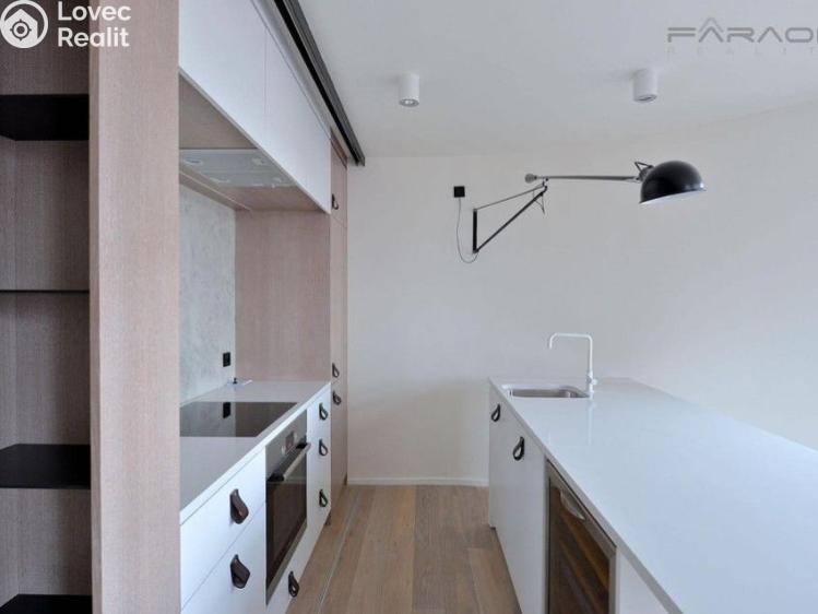 Pronájem bytu 2+KK Praha, náměstí Jiřího z Poděbrad č. 10