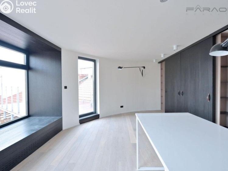 Pronájem bytu 2+KK Praha, náměstí Jiřího z Poděbrad č. 4