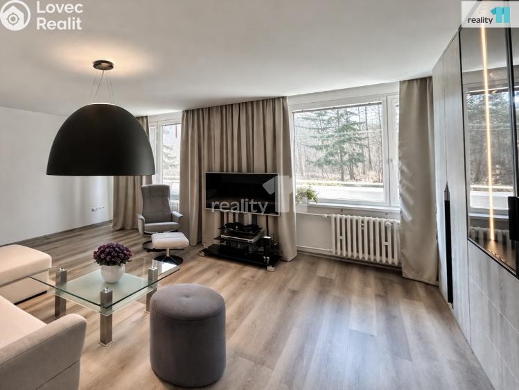 Rent apartment 3+KK Praha 15, Hornoměcholupská č. 1