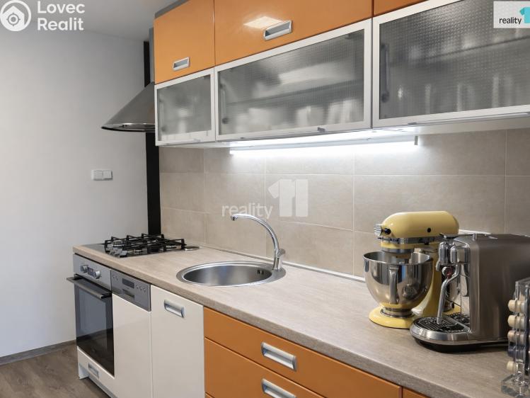 Rent apartment 3+KK Praha 15, Hornoměcholupská č. 9