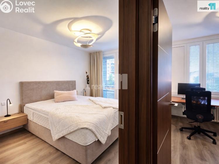 Rent apartment 3+KK Praha 15, Hornoměcholupská č. 12