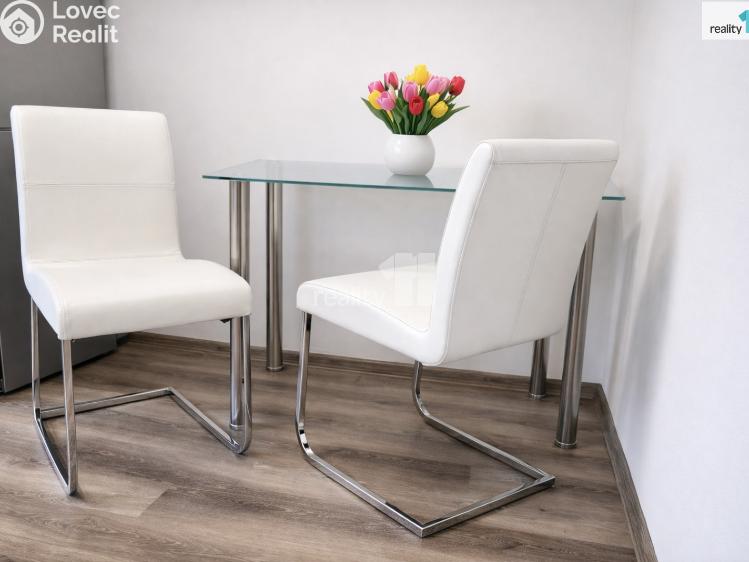 Rent apartment 3+KK Praha 15, Hornoměcholupská č. 28