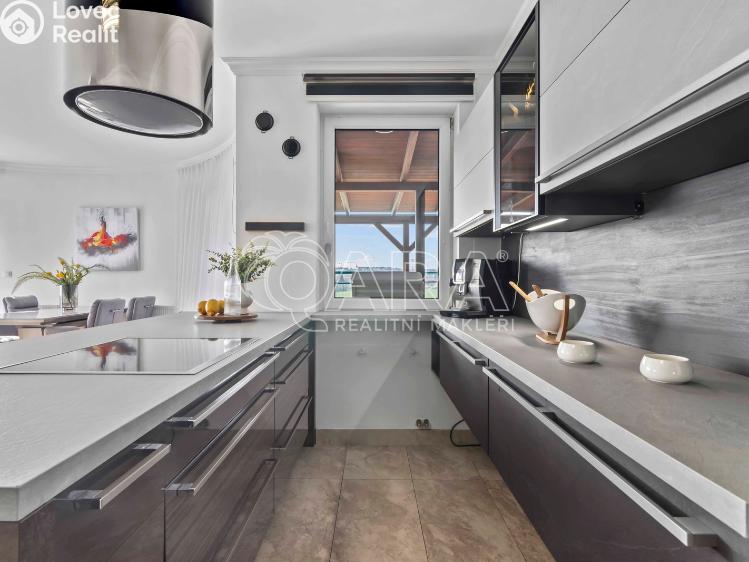 Prodej bytu 2+KK Praha, Tupolevova 741 č. 17