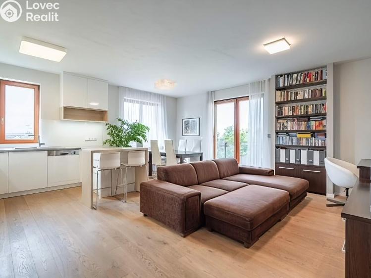 Pronájem bytu 3+KK Praha, Prorektorská 672/6 č. 4