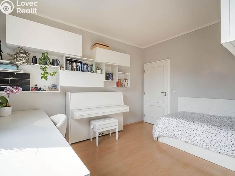 Pronájem bytu 3+KK Praha, Prorektorská 672/6 č. 10