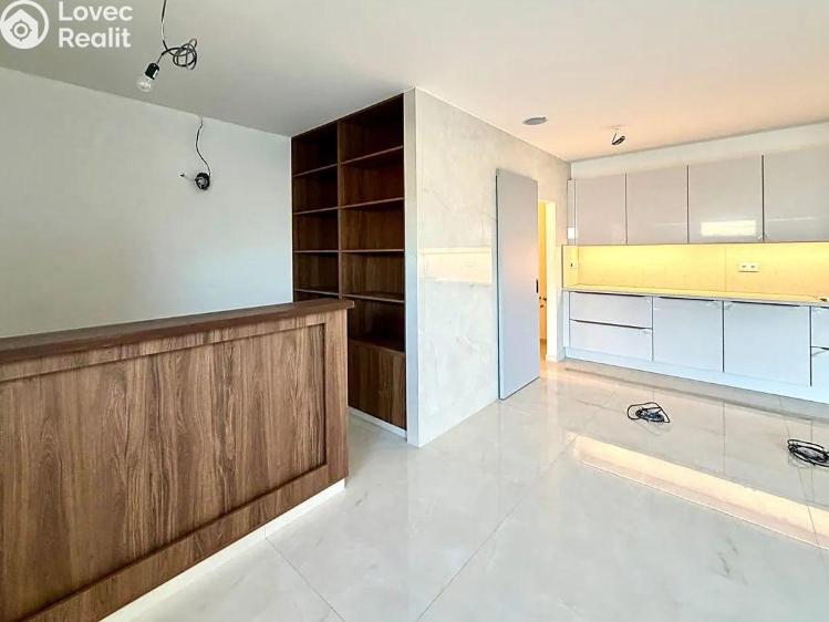 Prodej obchodního prostoru Praha, Za Karlínským přístavem 683/4 č. 10