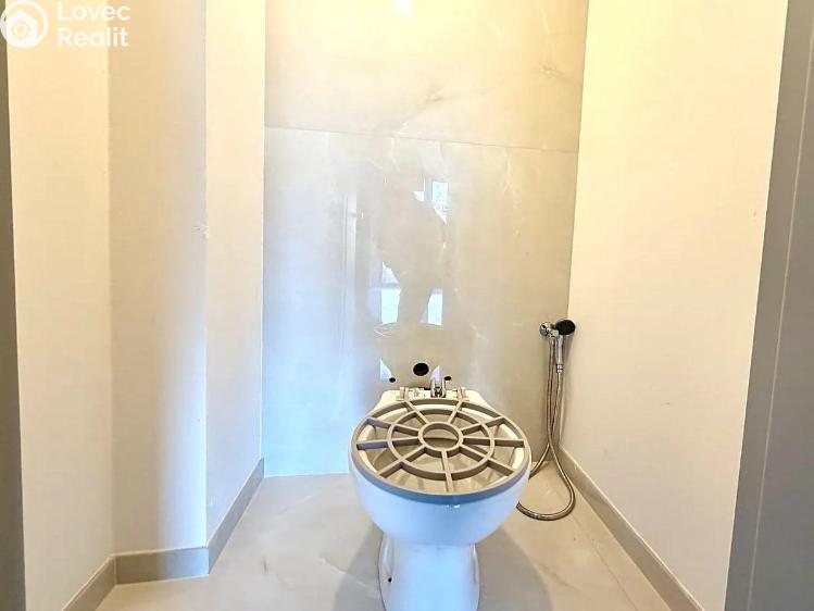 Prodej obchodního prostoru Praha, Za Karlínským přístavem 683/4 č. 13