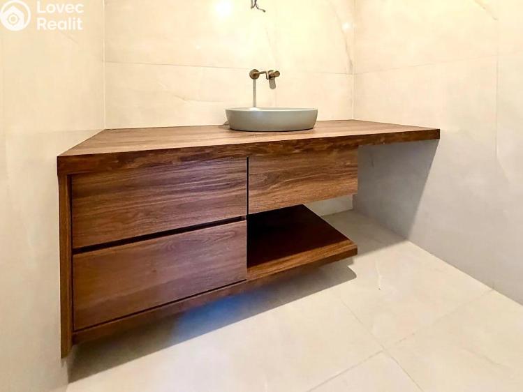 Prodej obchodního prostoru Praha, Za Karlínským přístavem 683/4 č. 15